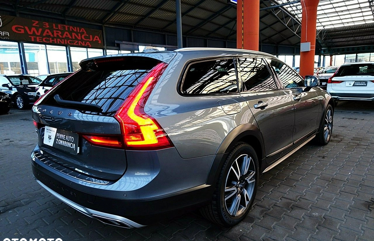 Volvo V90 Cross Country cena 189900 przebieg: 147000, rok produkcji 2019 z Zgierz małe 781